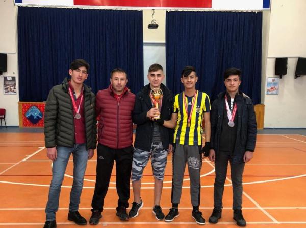 Badminton Ağrı Üçüncüsü Mehmet Şükrü Balcı Anadolu Lisesi