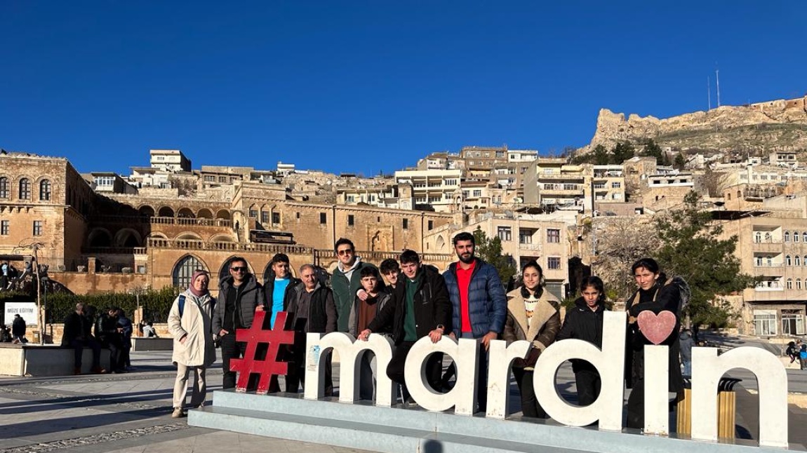 Mardin'de düzenlenen ''Bilek Güreşi'' müsabakasında öğrencimiz Semiha UĞUR sağ ve sol kolda bölge ikincisi olmuştur. Emeği geçen öğrenci ve öğretmenlerimizi tebrik ediyoruz.